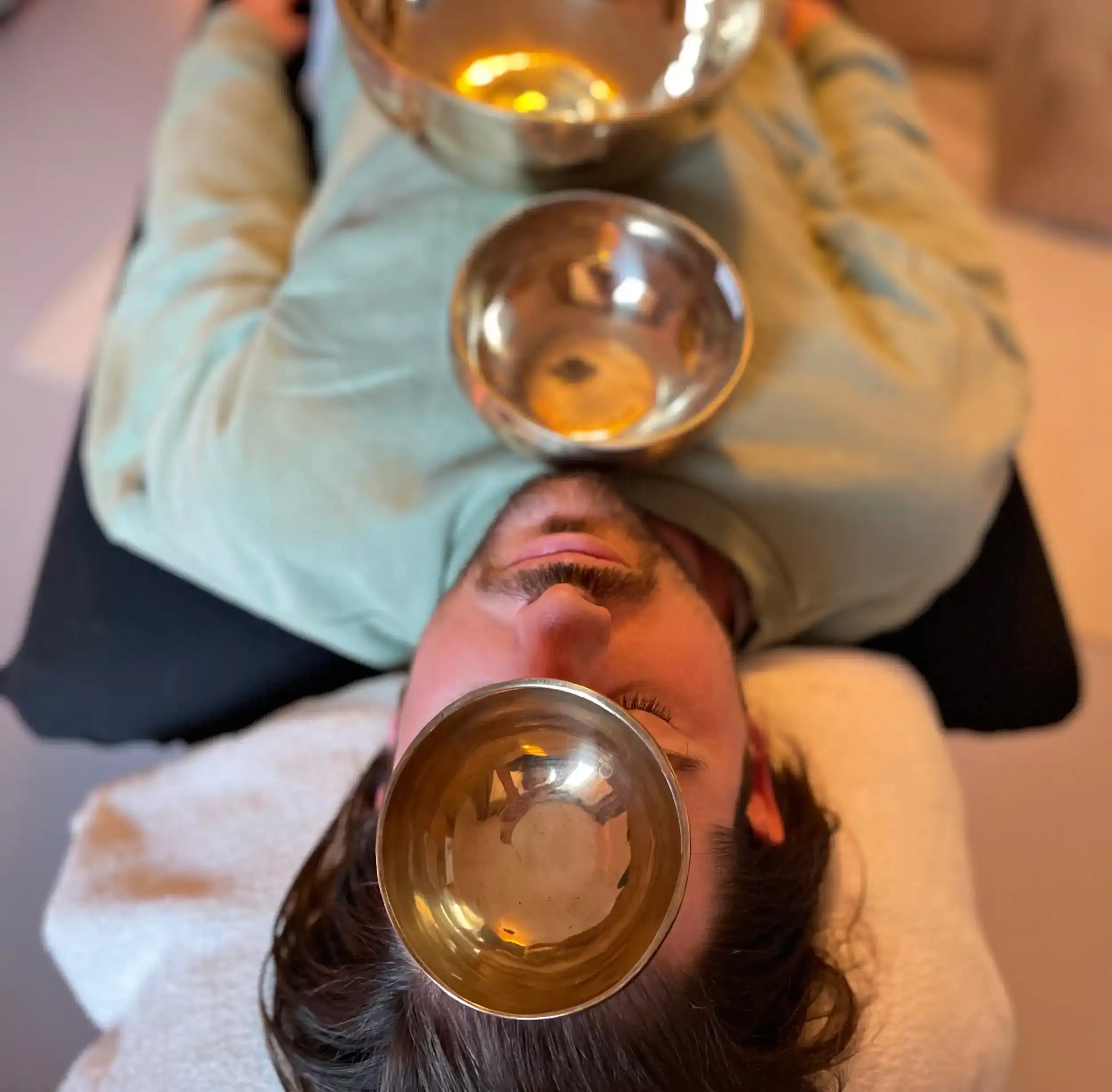 https://reconnectbmr.nl/wp-content/uploads/2024/05/klankschalenmassage-reconnect-1.webp